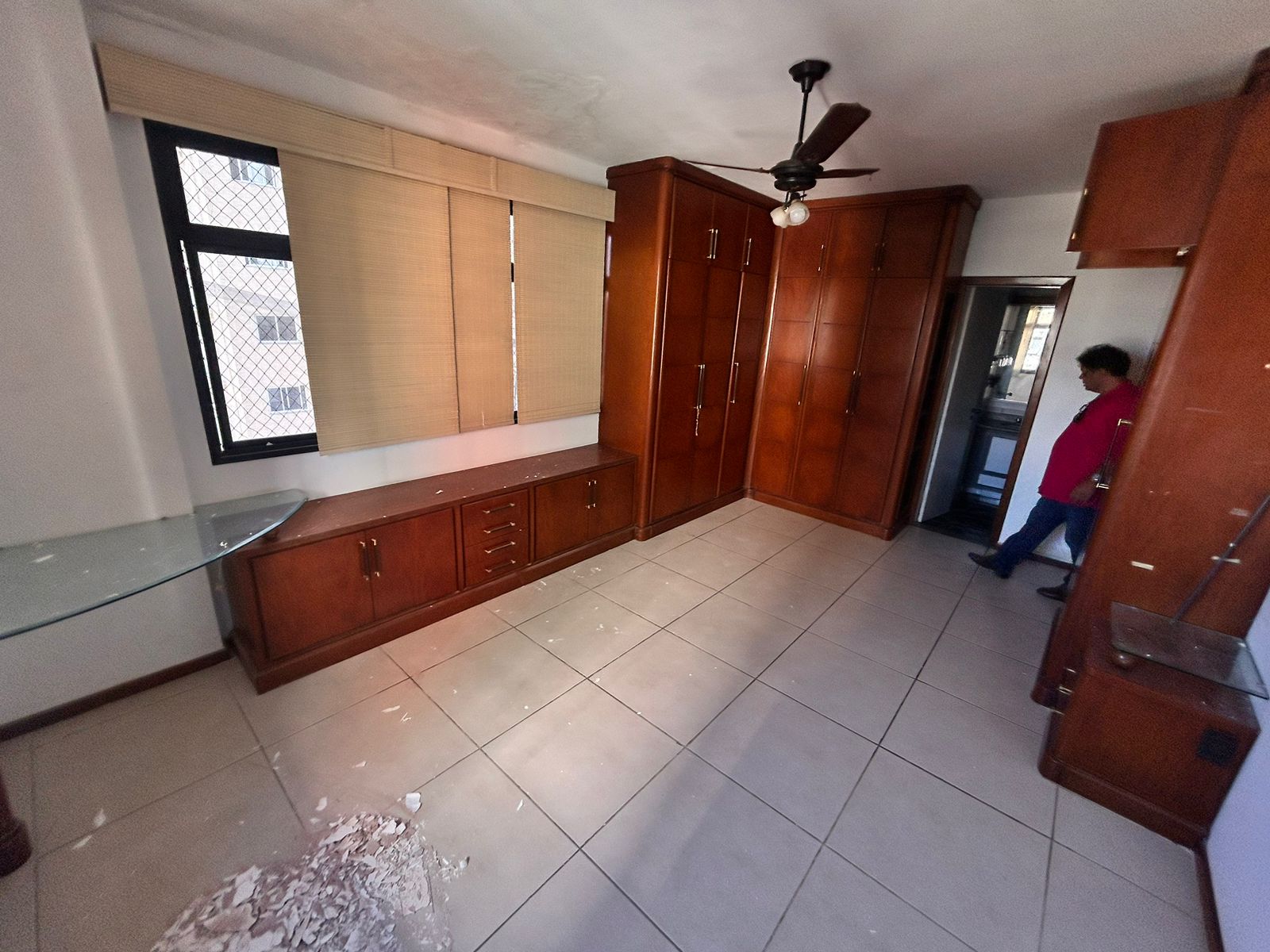 Apartamento de 03 Quartos com Suíte na Praia da Costa