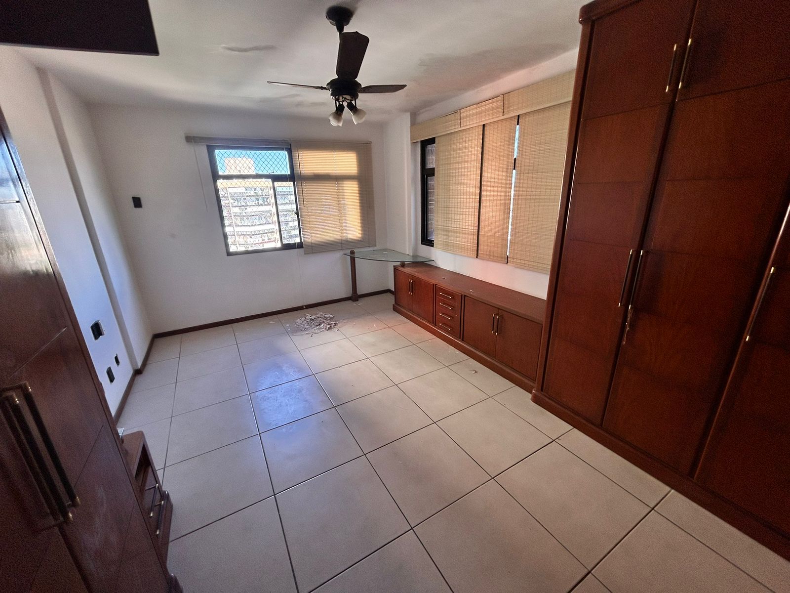 Apartamento de 03 Quartos com Suíte na Praia da Costa