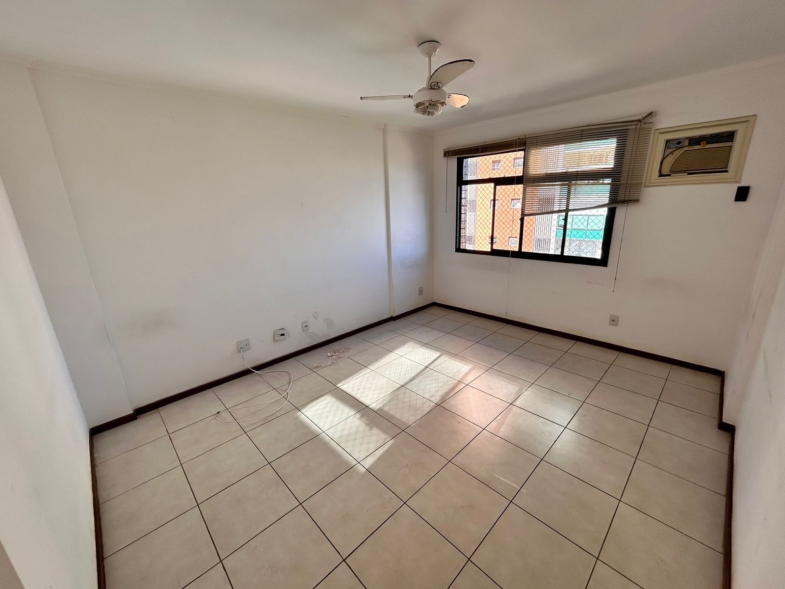 Apartamento de 03 Quartos com Suíte na Praia da Costa