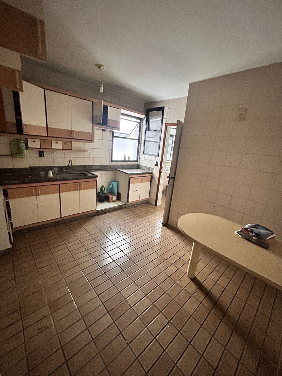Apartamento de 03 Quartos com Suíte na Praia da Costa