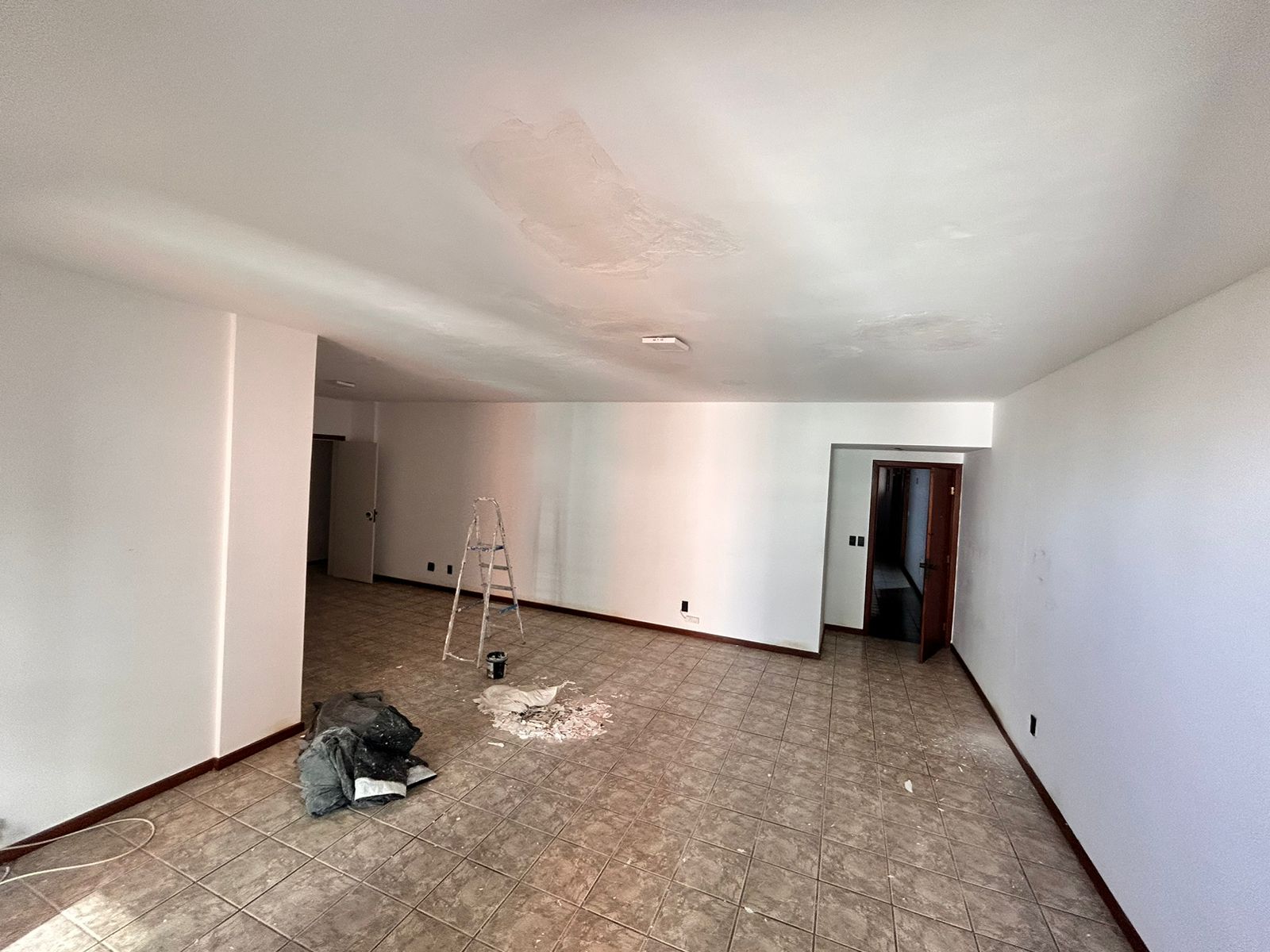 Apartamento de 03 Quartos com Suíte na Praia da Costa