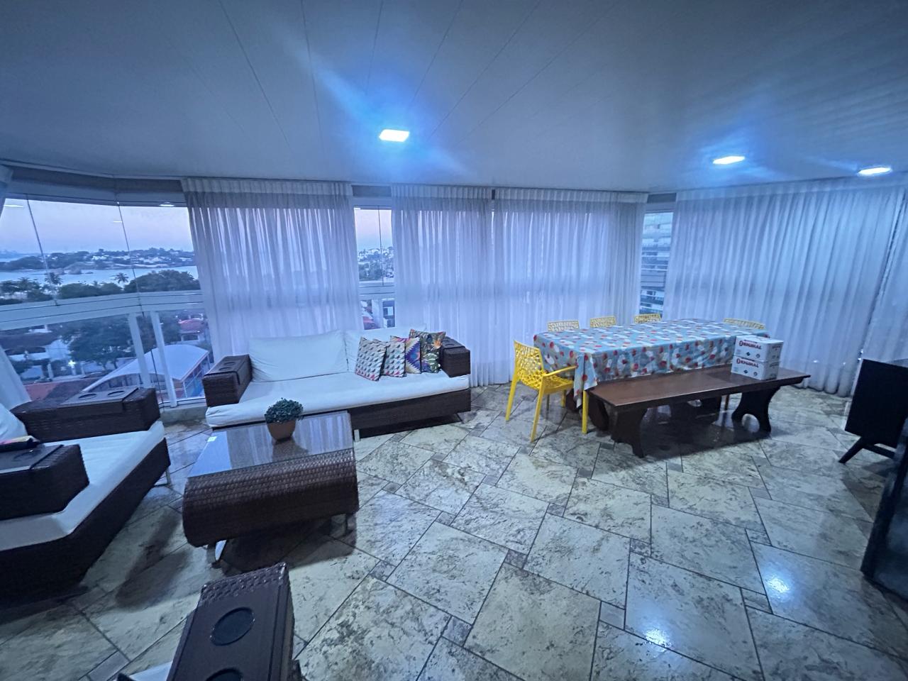 Apartamento com 04 Suítes na Enseada do Suá