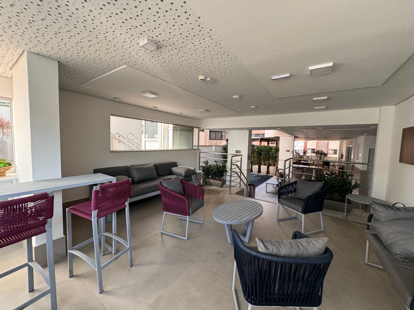 Apartamento de 4 Quartos e 4 Suítes na Praia da Costa 