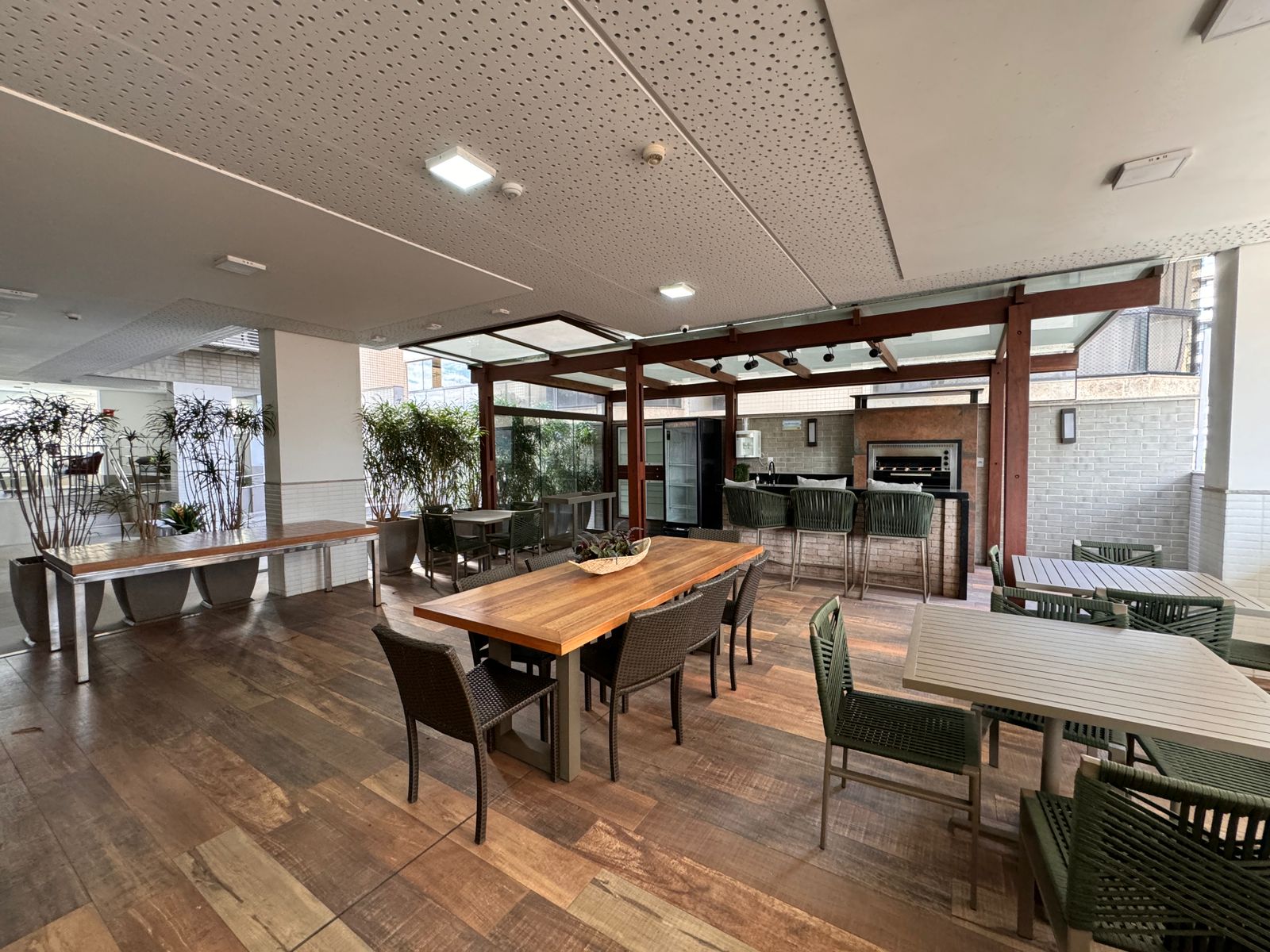 Apartamento de 4 Quartos e 4 Suítes na Praia da Costa 