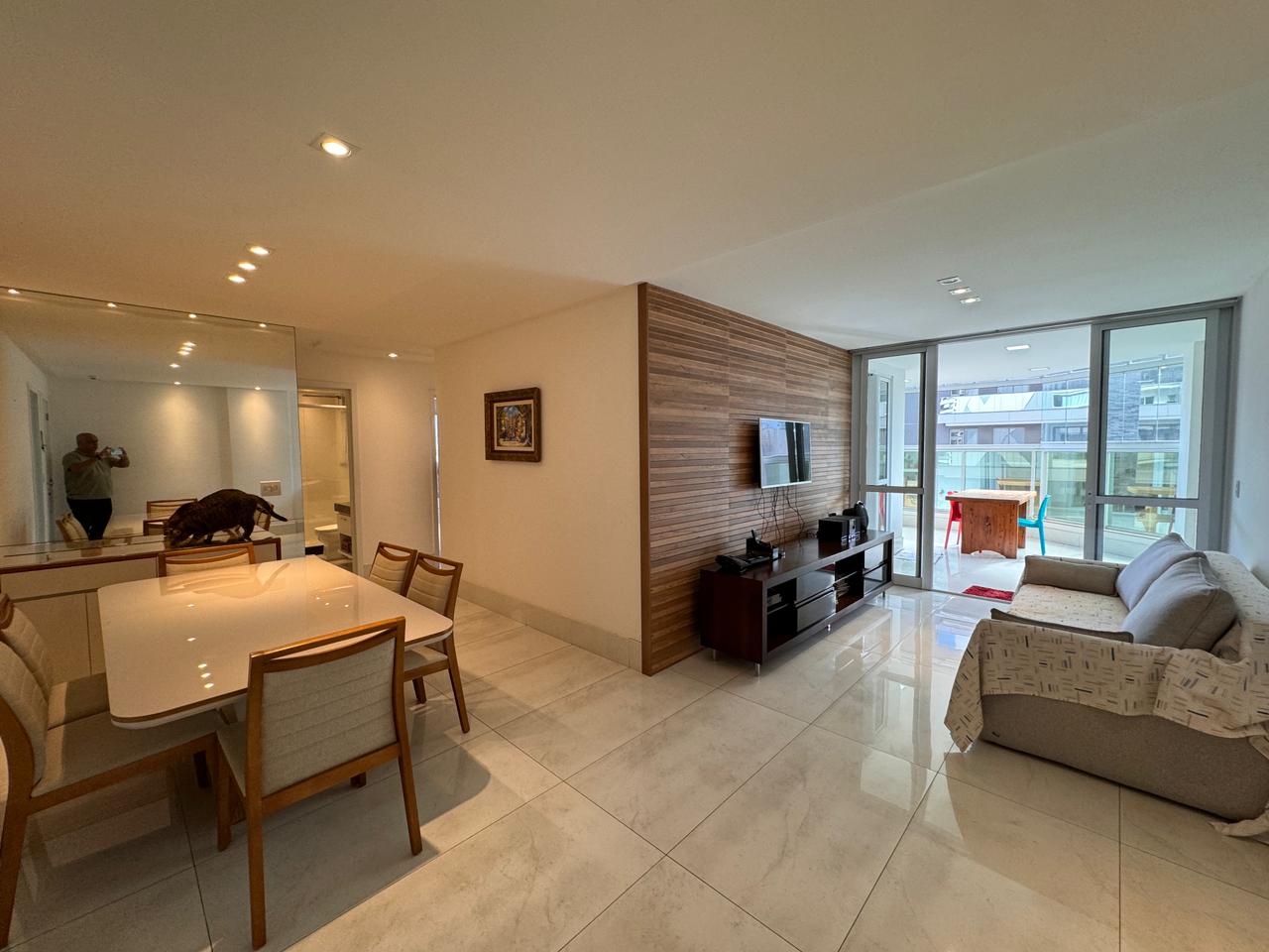 Apartamento de 4 Quartos e 4 Suítes na Praia da Costa 