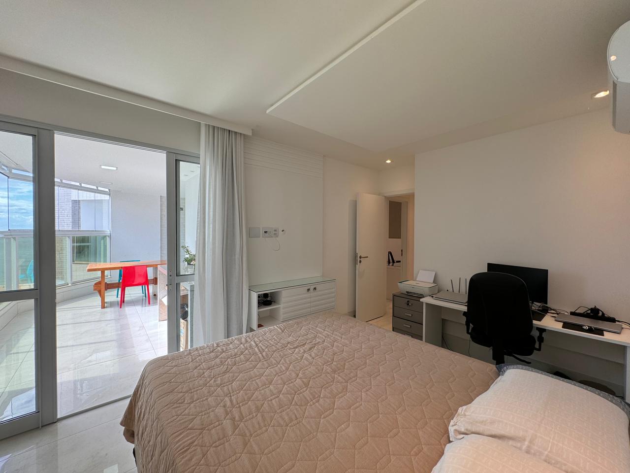 Apartamento de 4 Quartos e 4 Suítes na Praia da Costa 