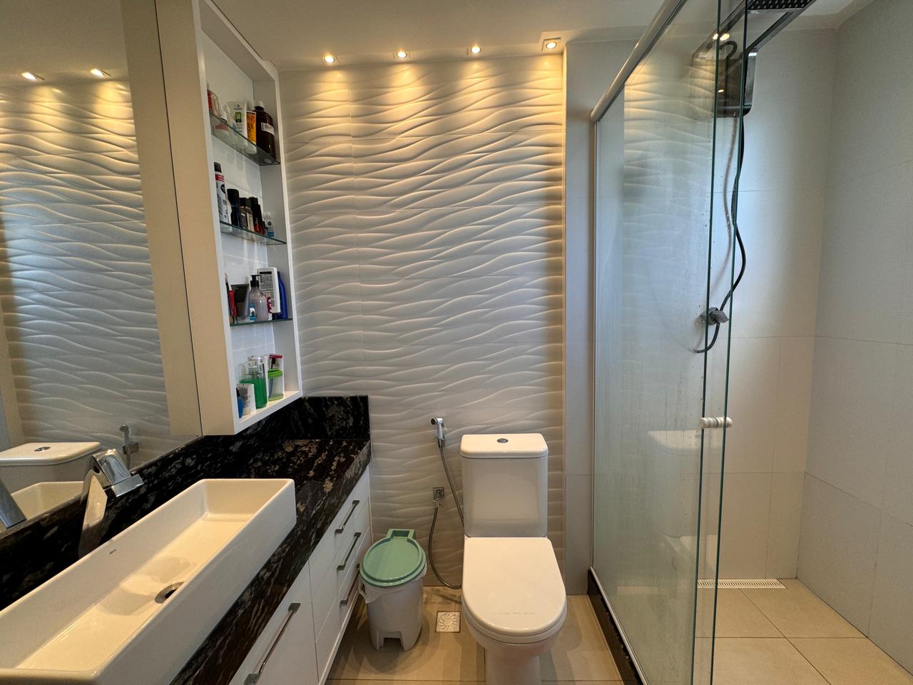 Apartamento de 4 Quartos e 4 Suítes na Praia da Costa 