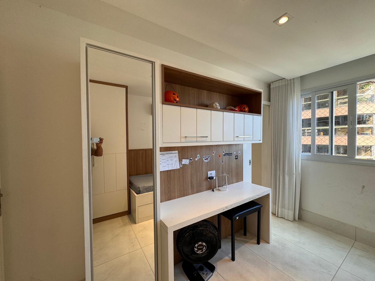 Apartamento de 4 Quartos e 4 Suítes na Praia da Costa 