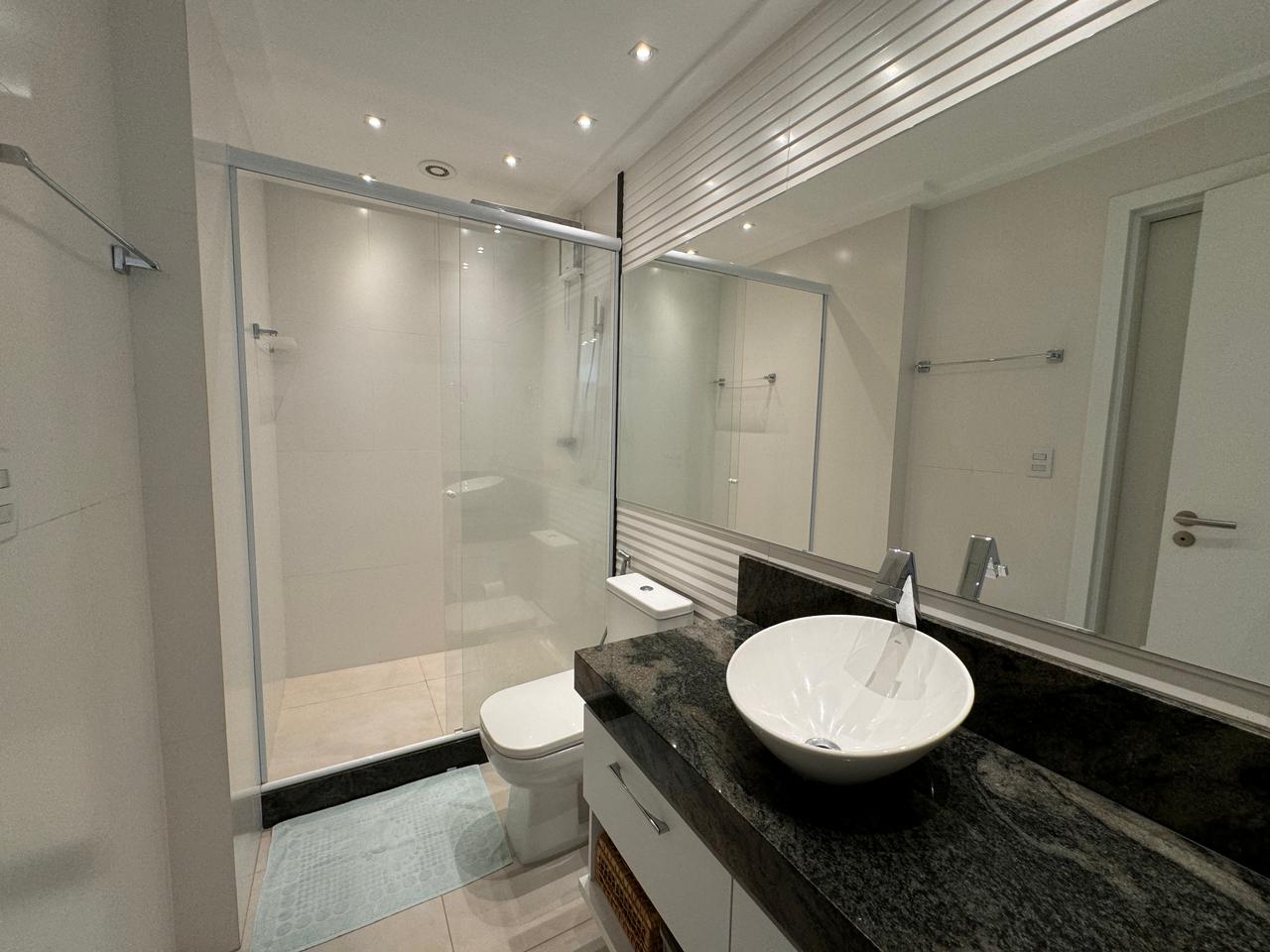 Apartamento de 4 Quartos e 4 Suítes na Praia da Costa 