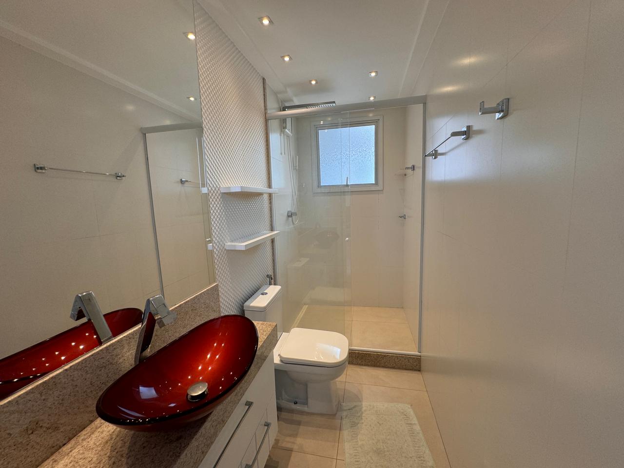 Apartamento de 4 Quartos e 4 Suítes na Praia da Costa 