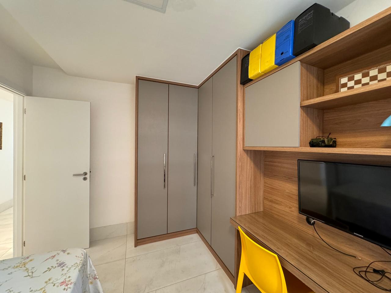 Apartamento de 4 Quartos e 4 Suítes na Praia da Costa 