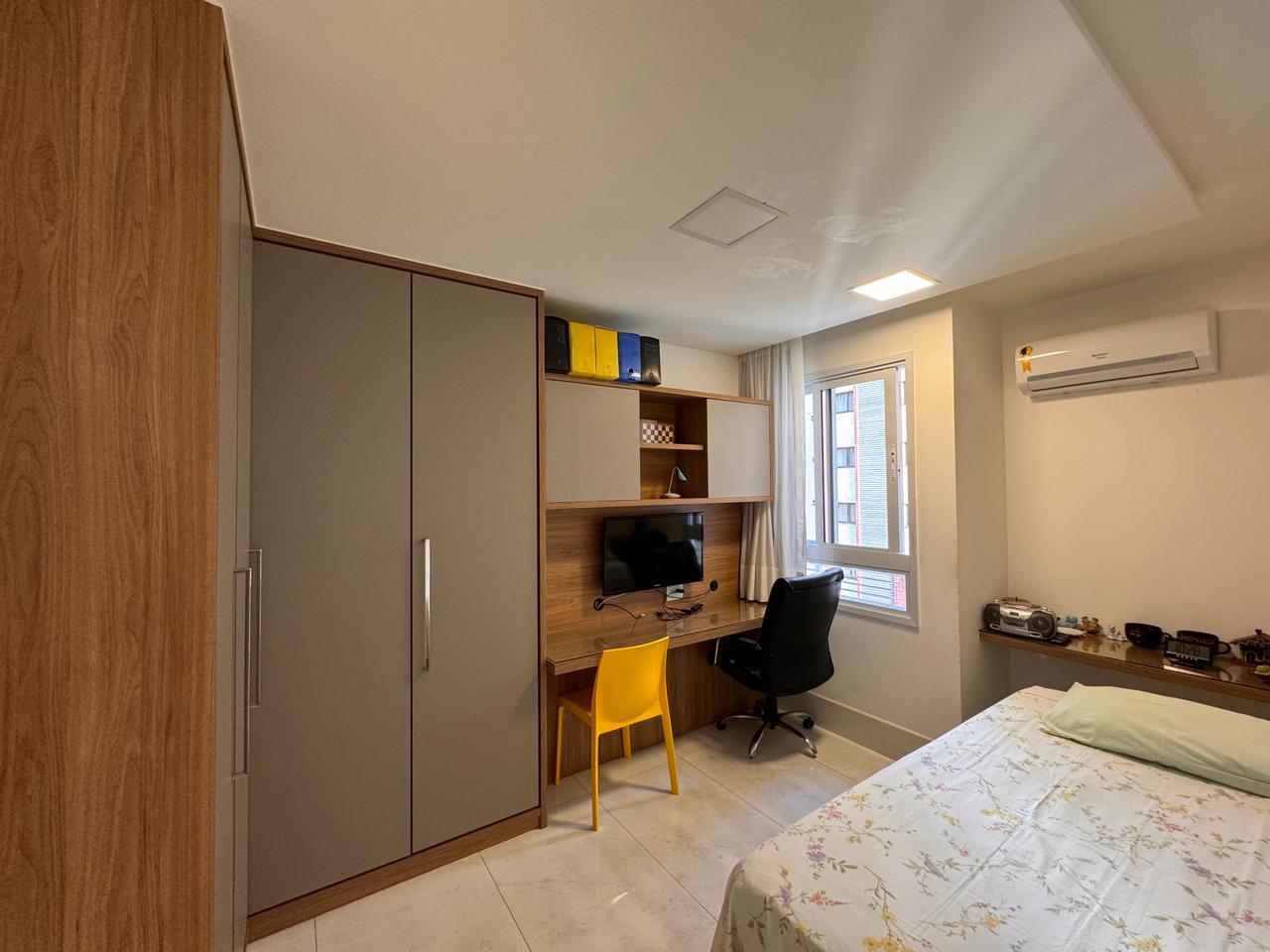 Apartamento de 4 Quartos e 4 Suítes na Praia da Costa 