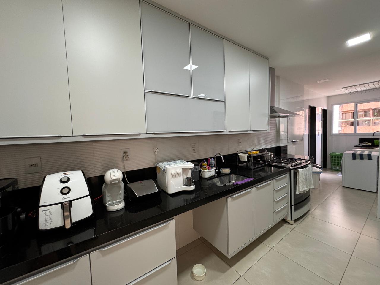 Apartamento de 4 Quartos e 4 Suítes na Praia da Costa 