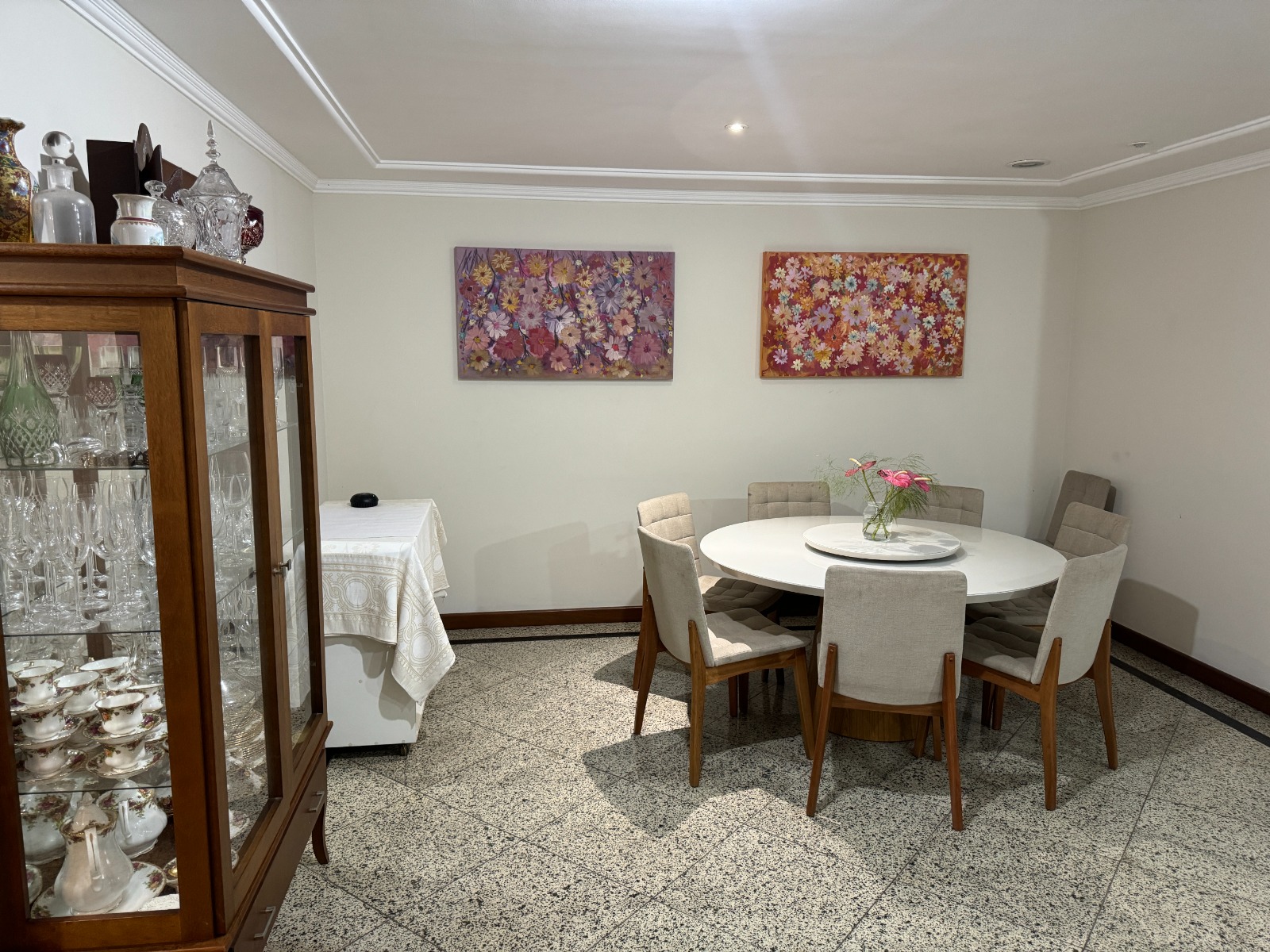 Apartamento de 04 Quantos com 02 Suítes na Praia da Costa