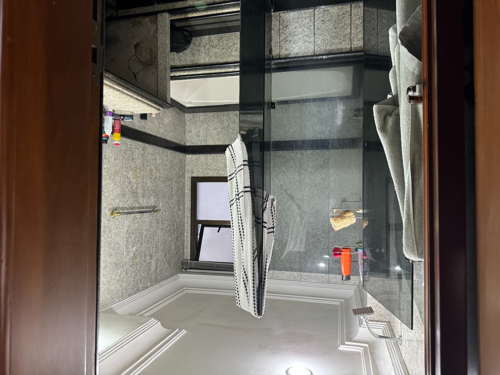 Apartamento de 04 Quantos com 02 Suítes na Praia da Costa