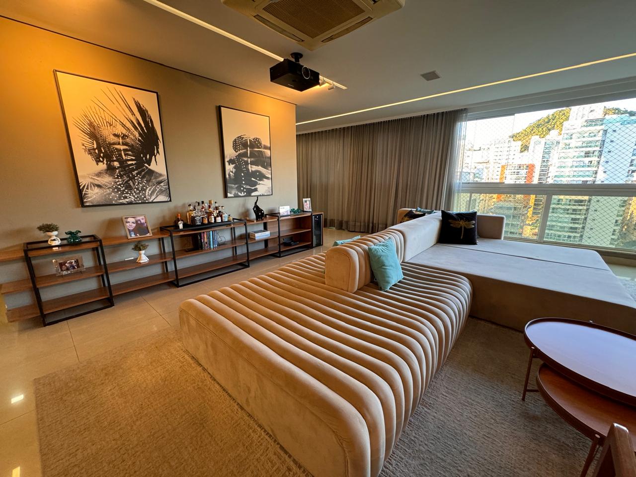 Apartamento de 03 Quartos com 02 Suítes na Praia da Costa