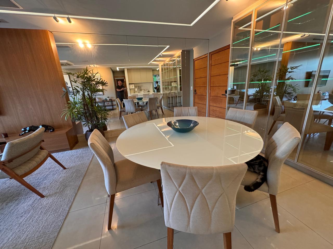 Apartamento de 03 Quartos com 02 Suítes na Praia da Costa