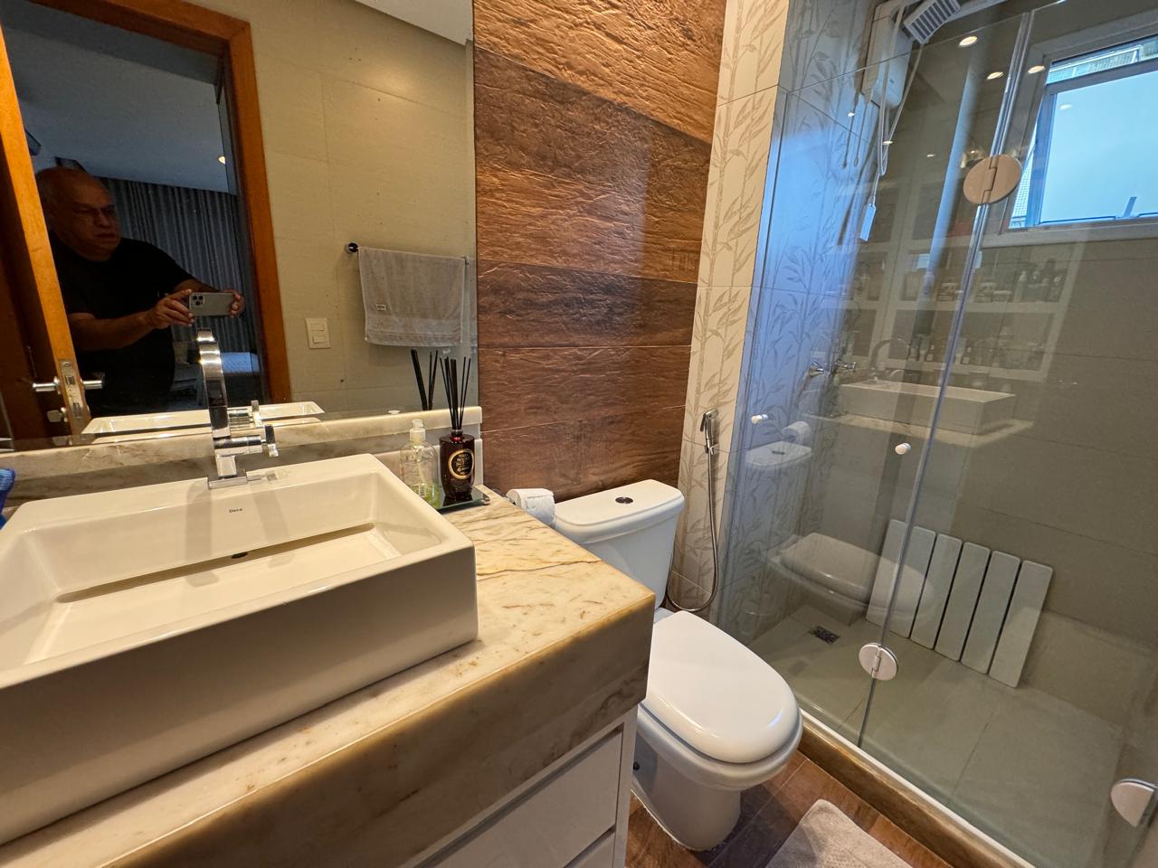 Apartamento de 03 Quartos com 02 Suítes na Praia da Costa