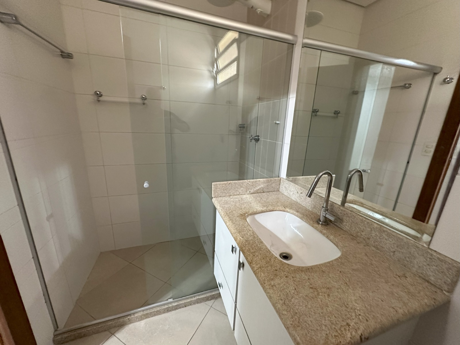 Casa de 03 Quartos com Suíte no Centro de Vila Velha 
