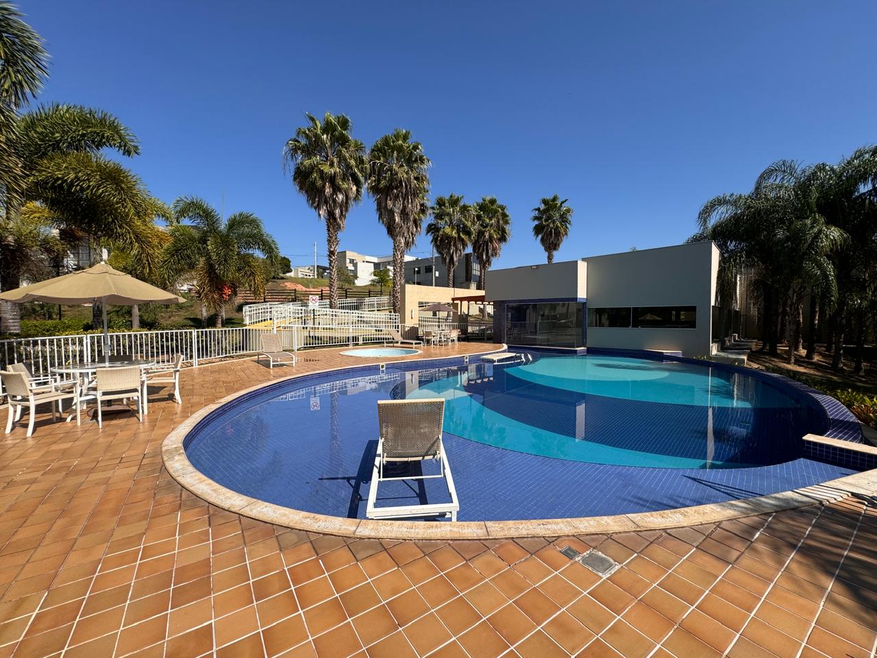 Casa Duplex com 5 Suítes em Riviera Park 