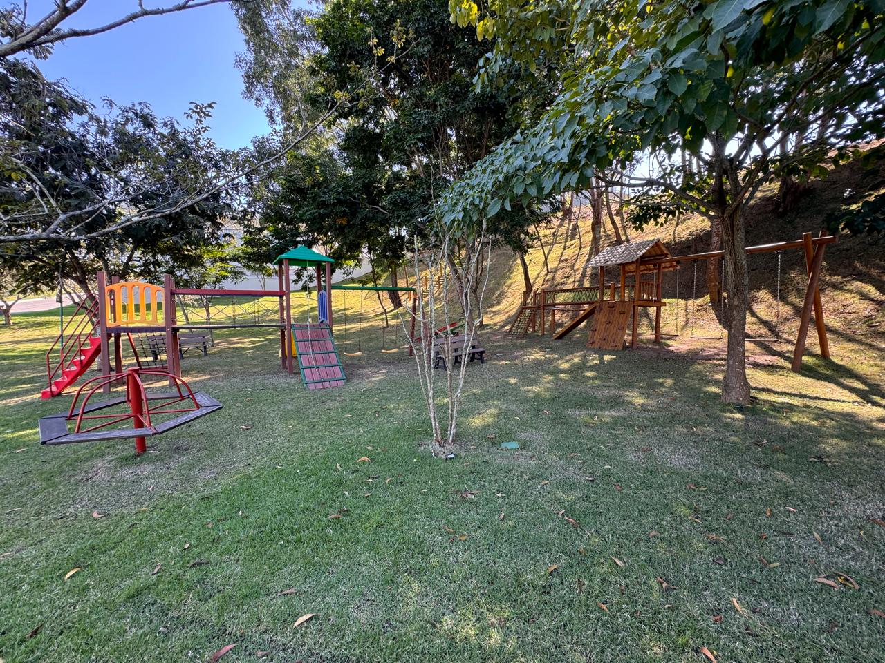 Casa Duplex com 5 Suítes em Riviera Park 