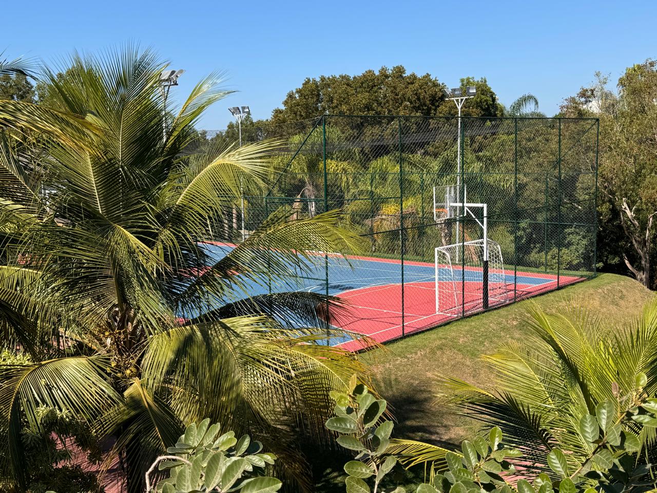 Casa Duplex com 5 Suítes em Riviera Park 