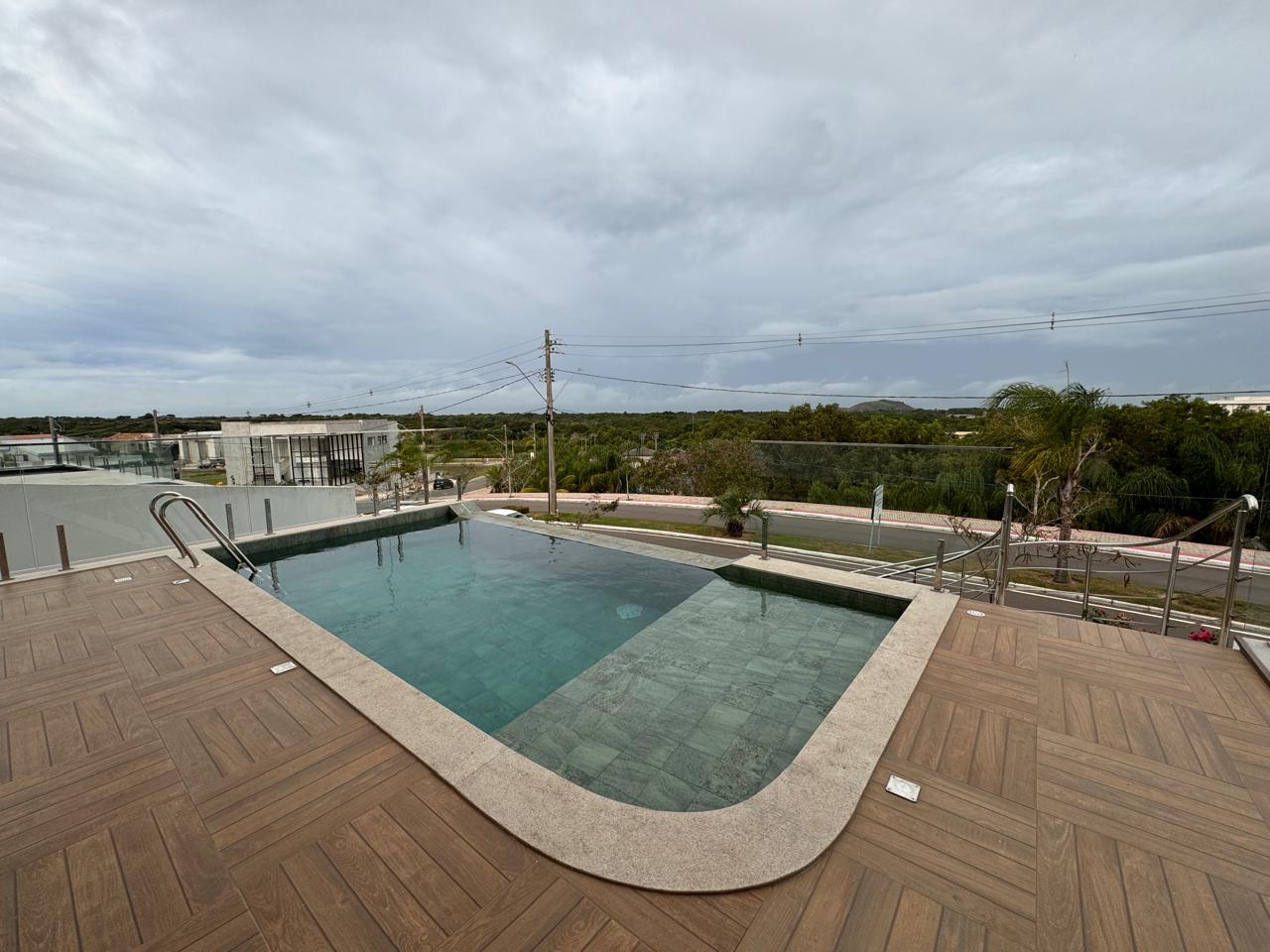 Casa Duplex com 5 Suítes em Riviera Park 