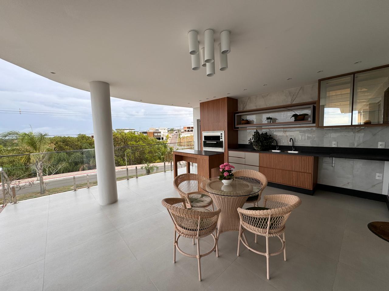 Casa Duplex com 5 Suítes em Riviera Park 