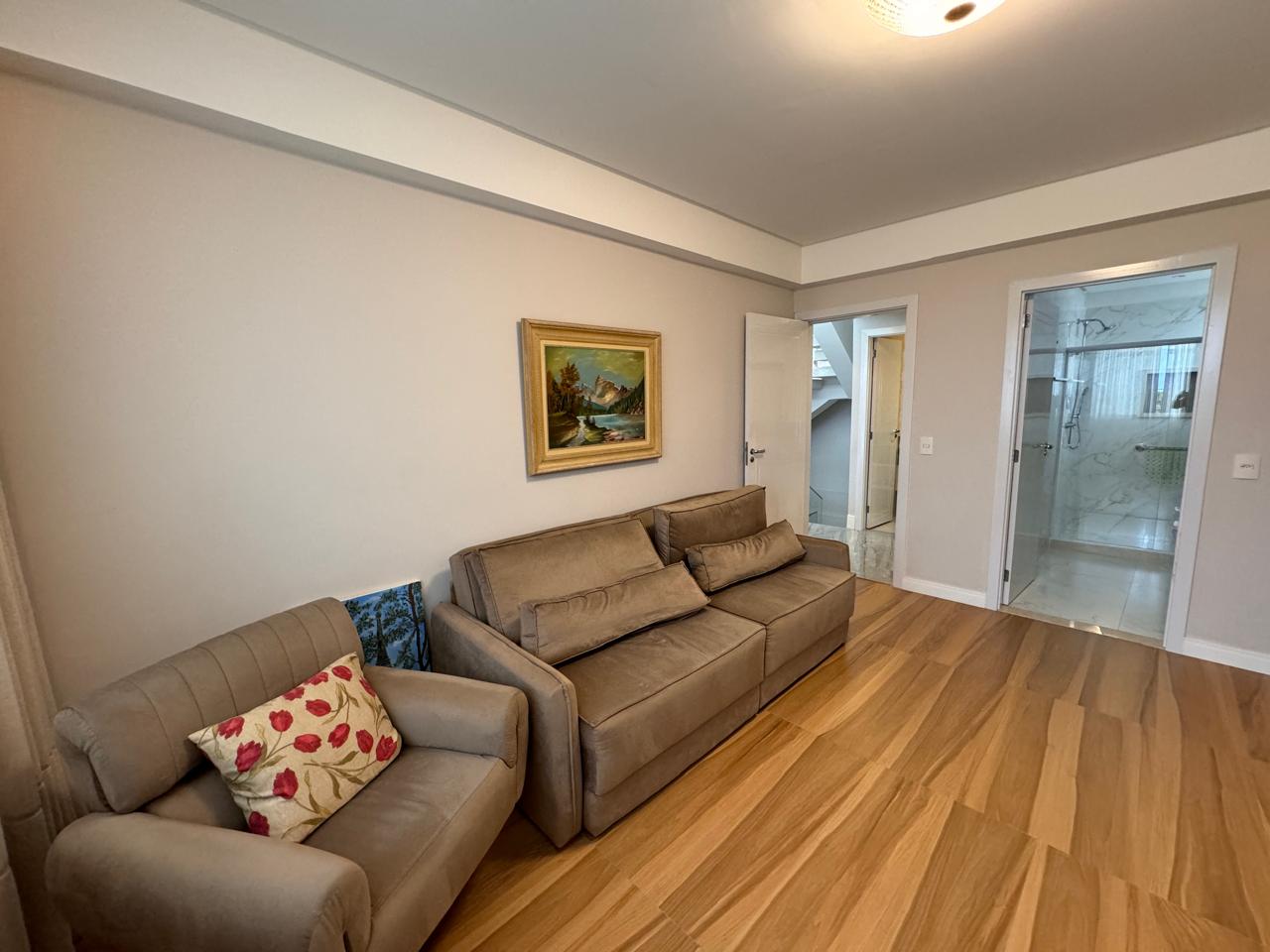 Casa Duplex com 5 Suítes em Riviera Park 