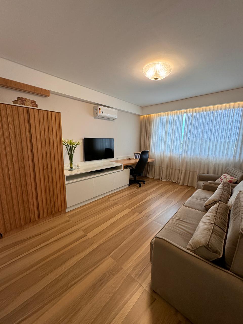 Casa Duplex com 5 Suítes em Riviera Park 