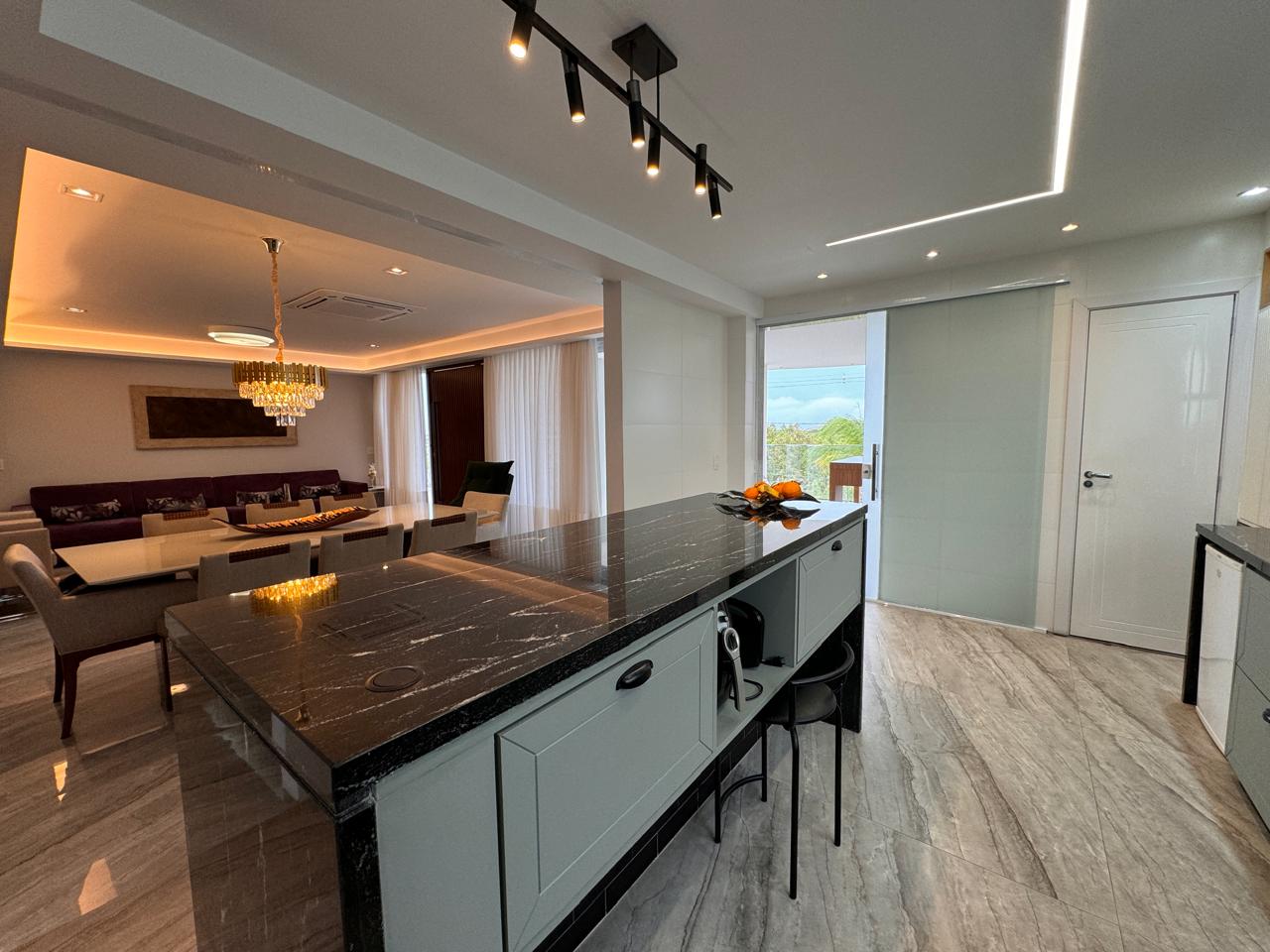 Casa Duplex com 5 Suítes em Riviera Park 