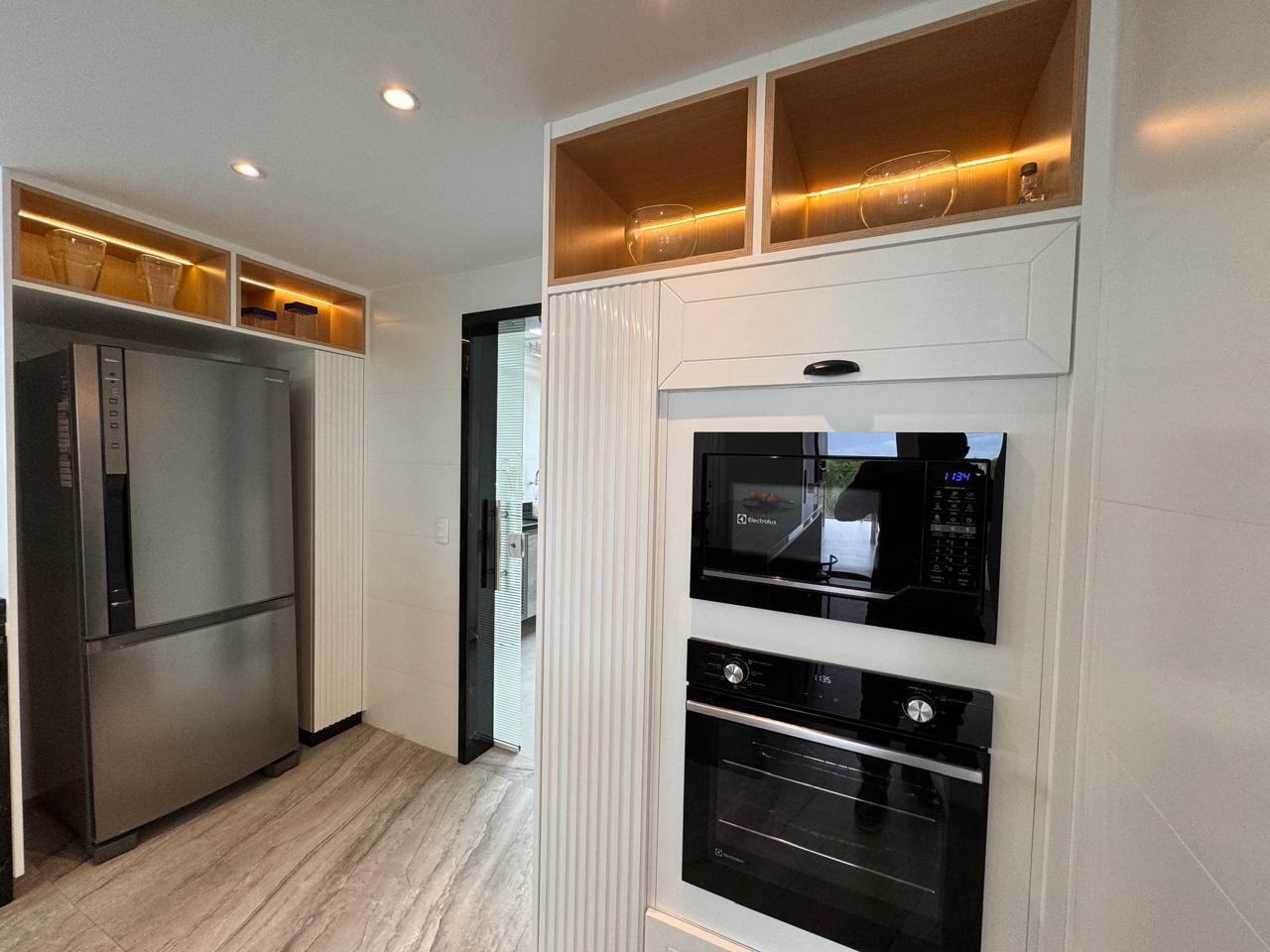 Casa Duplex com 5 Suítes em Riviera Park 
