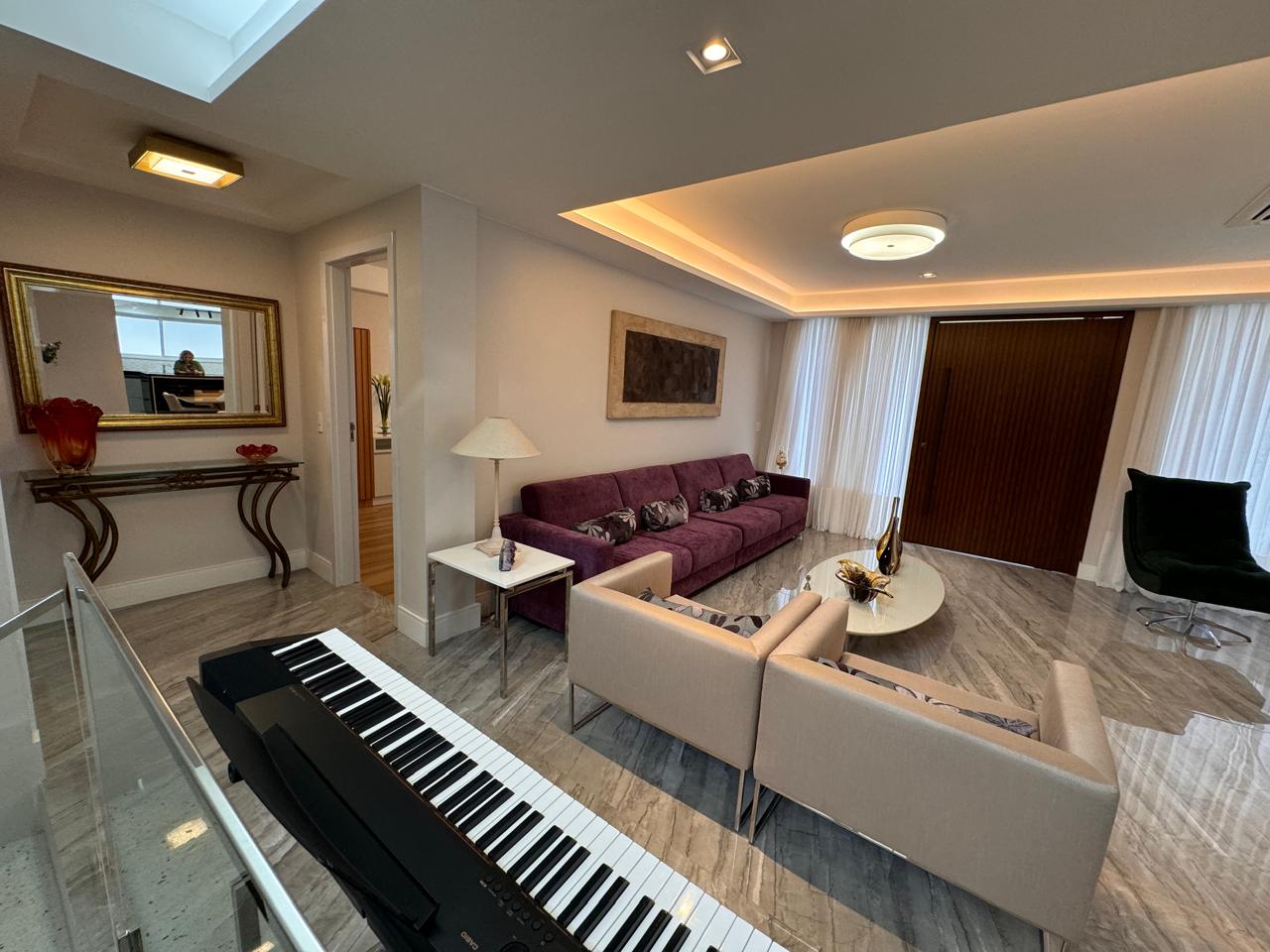 Casa Duplex com 5 Suítes em Riviera Park 