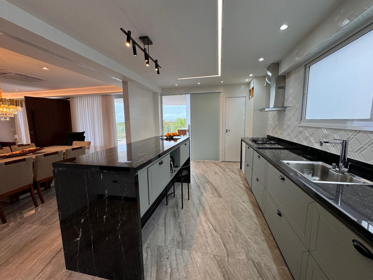 Casa Duplex com 5 Suítes em Riviera Park 