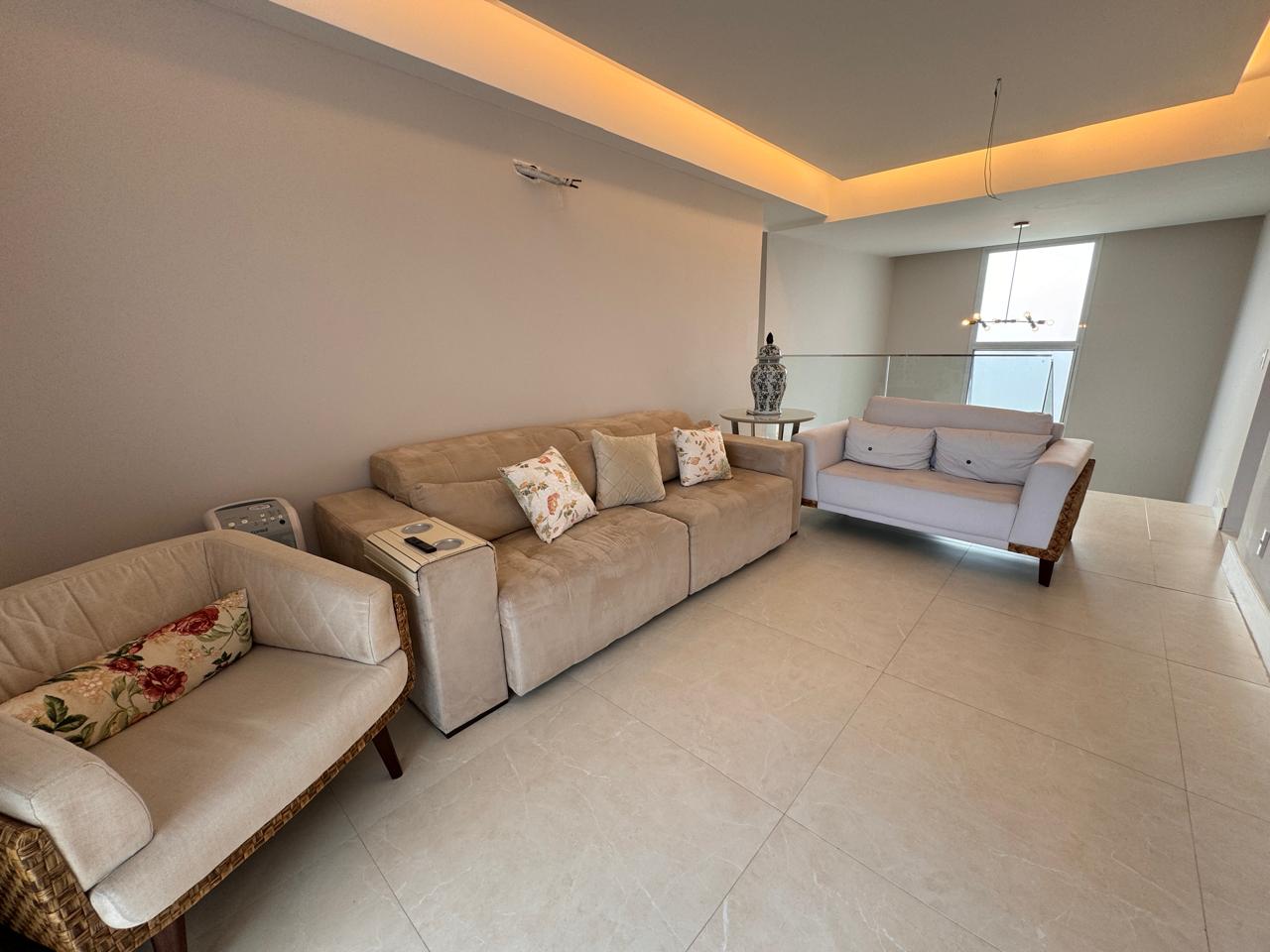 Casa Duplex com 5 Suítes em Riviera Park 