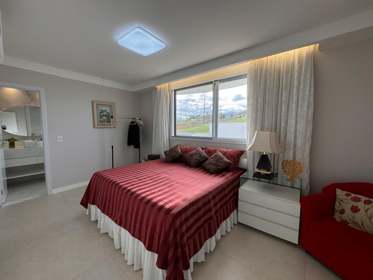 Casa Duplex com 5 Suítes em Riviera Park 