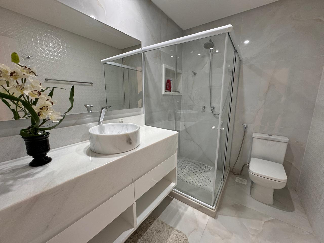 Casa Duplex com 5 Suítes em Riviera Park 
