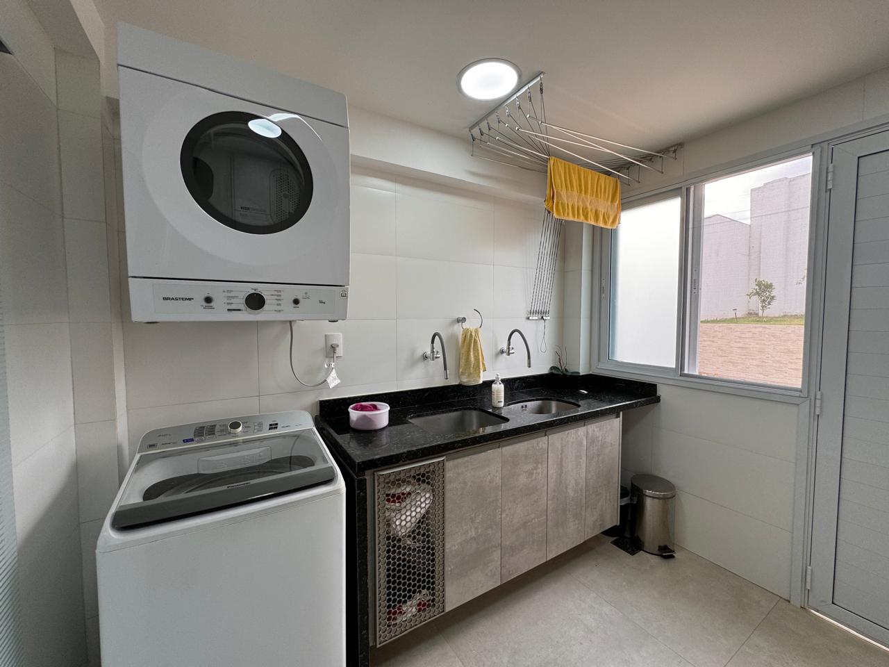 Casa Duplex com 5 Suítes em Riviera Park 