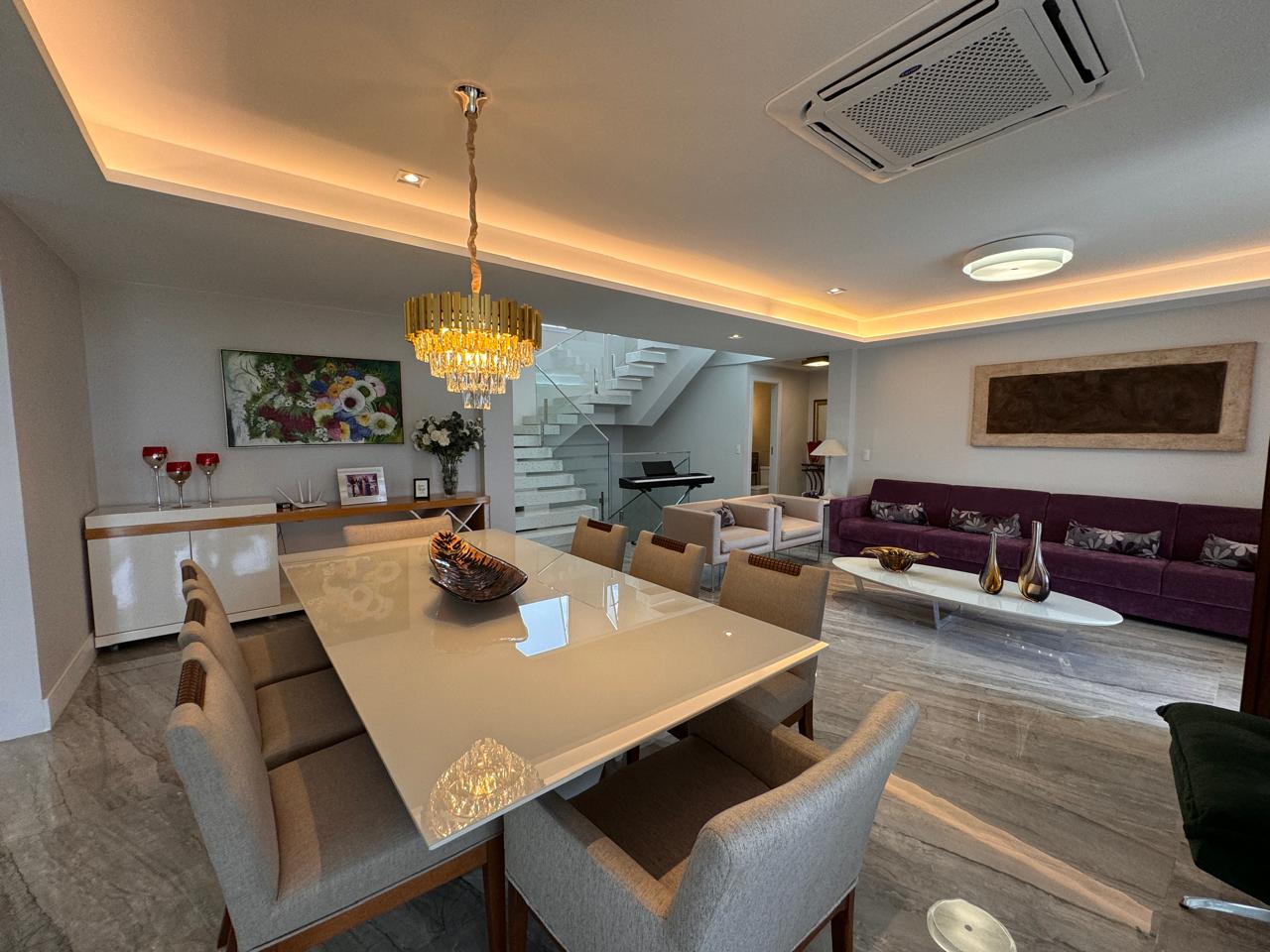 Casa Duplex com 5 Suítes em Riviera Park 