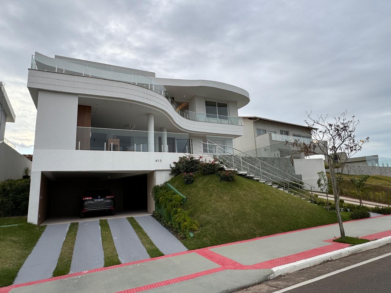 Casa Duplex com 5 Suítes em Riviera Park 