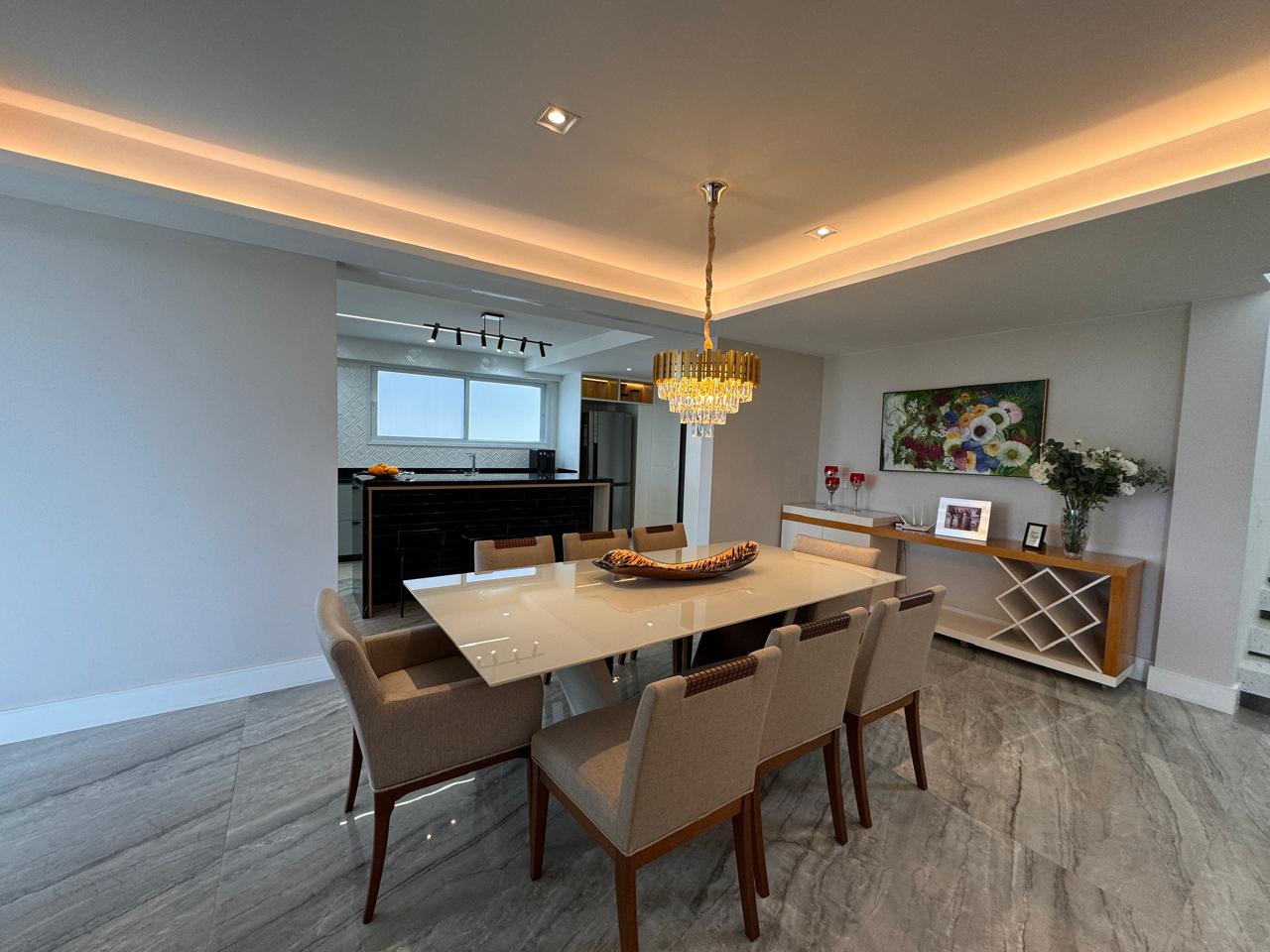 Casa Duplex com 5 Suítes em Riviera Park 