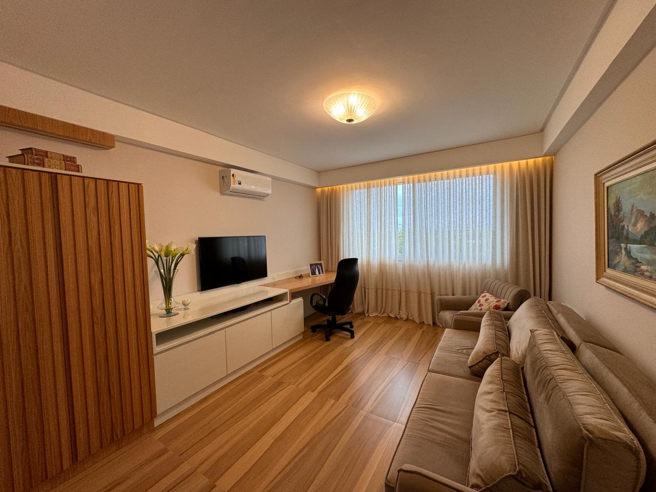 Casa Duplex com 5 Suítes em Riviera Park 