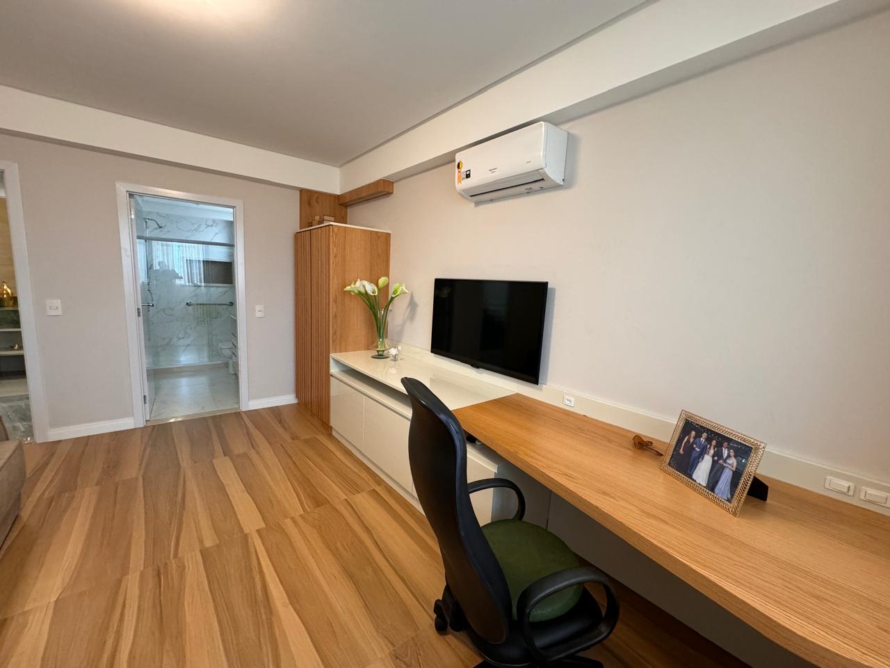 Casa Duplex com 5 Suítes em Riviera Park 