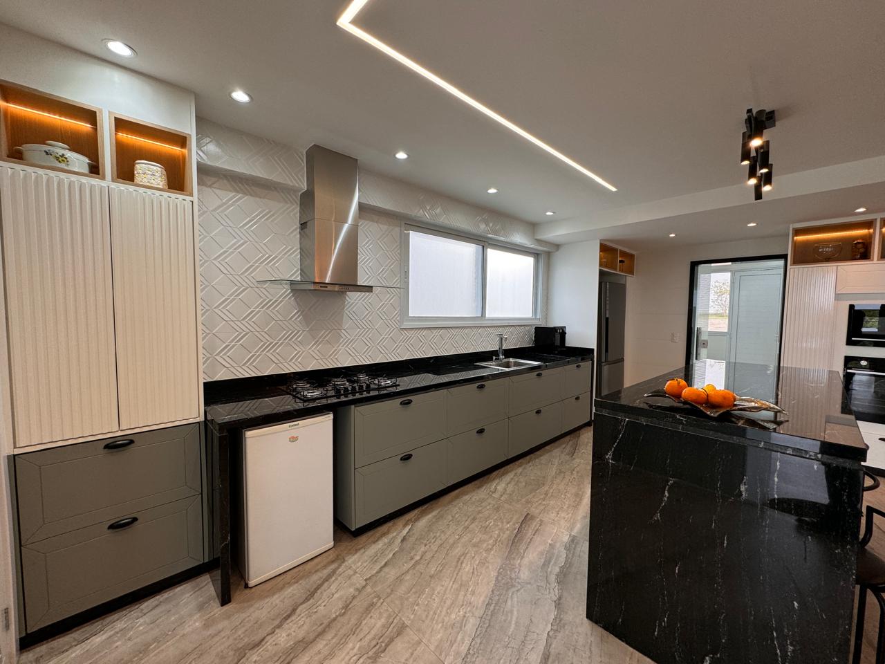 Casa Duplex com 5 Suítes em Riviera Park 