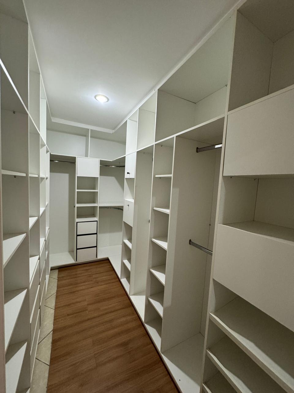 Cobertura Duplex de 03 Quartos com Suítes na Praia da Costa