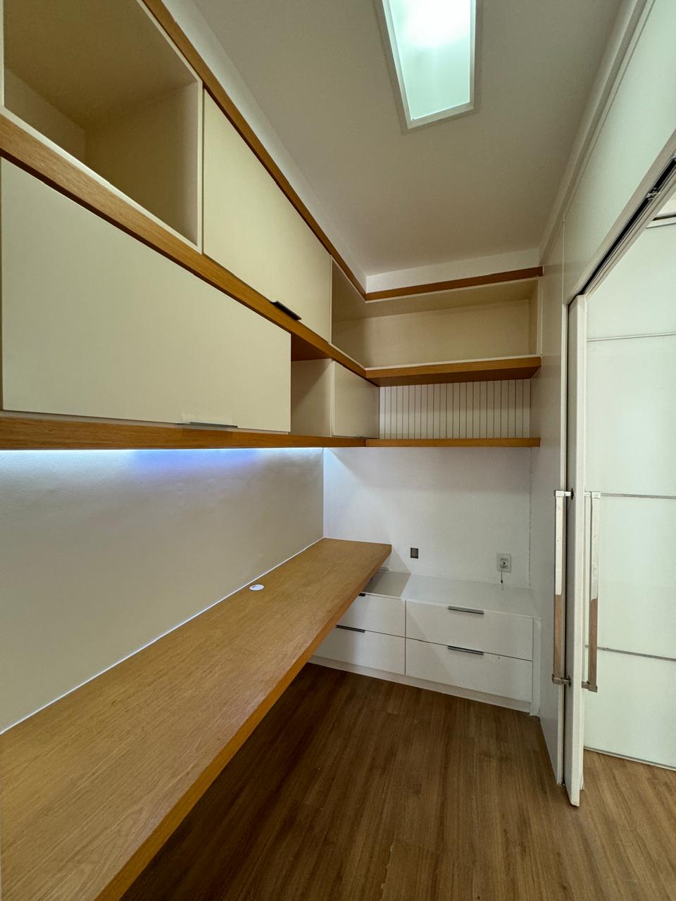 Cobertura Duplex de 03 Quartos com Suítes na Praia da Costa