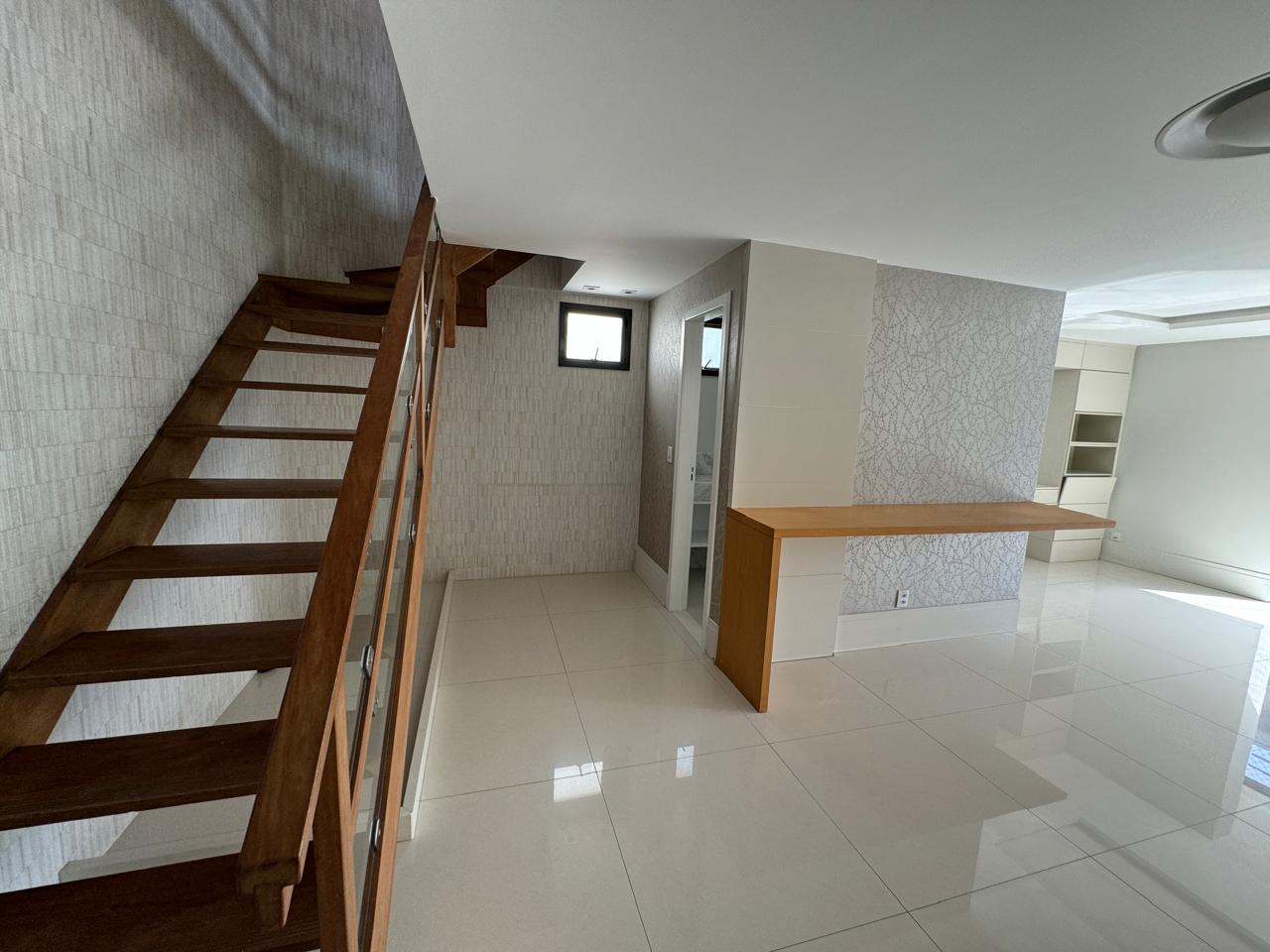Cobertura Duplex de 03 Quartos com Suítes na Praia da Costa