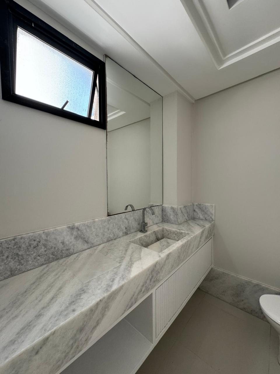 Cobertura Duplex de 03 Quartos com Suítes na Praia da Costa