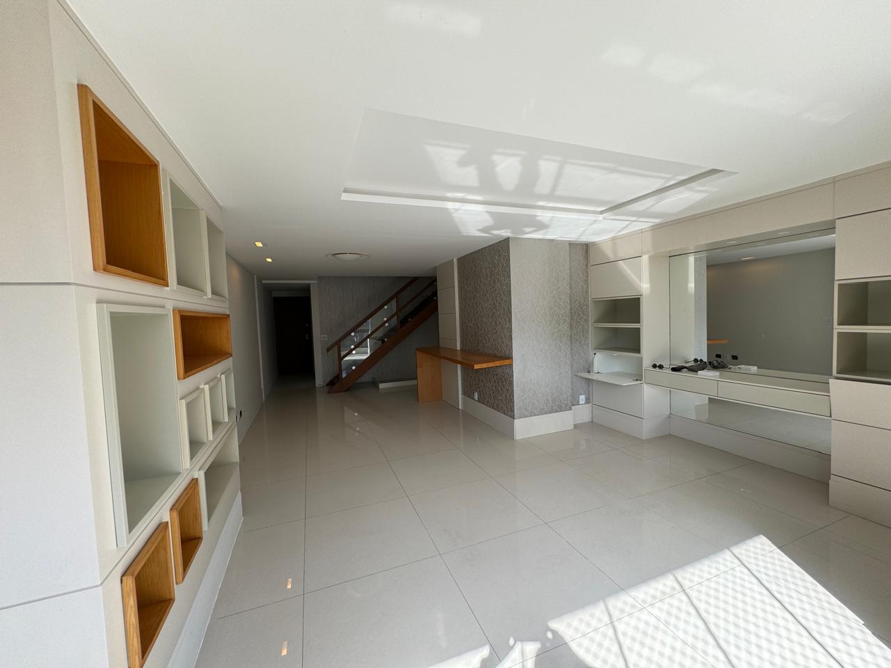 Cobertura Duplex de 03 Quartos com Suítes na Praia da Costa