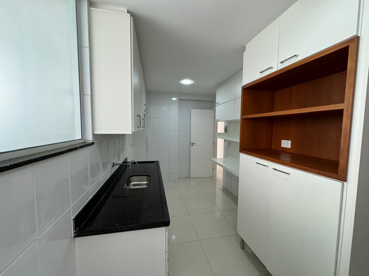 Cobertura Duplex de 03 Quartos com Suítes na Praia da Costa